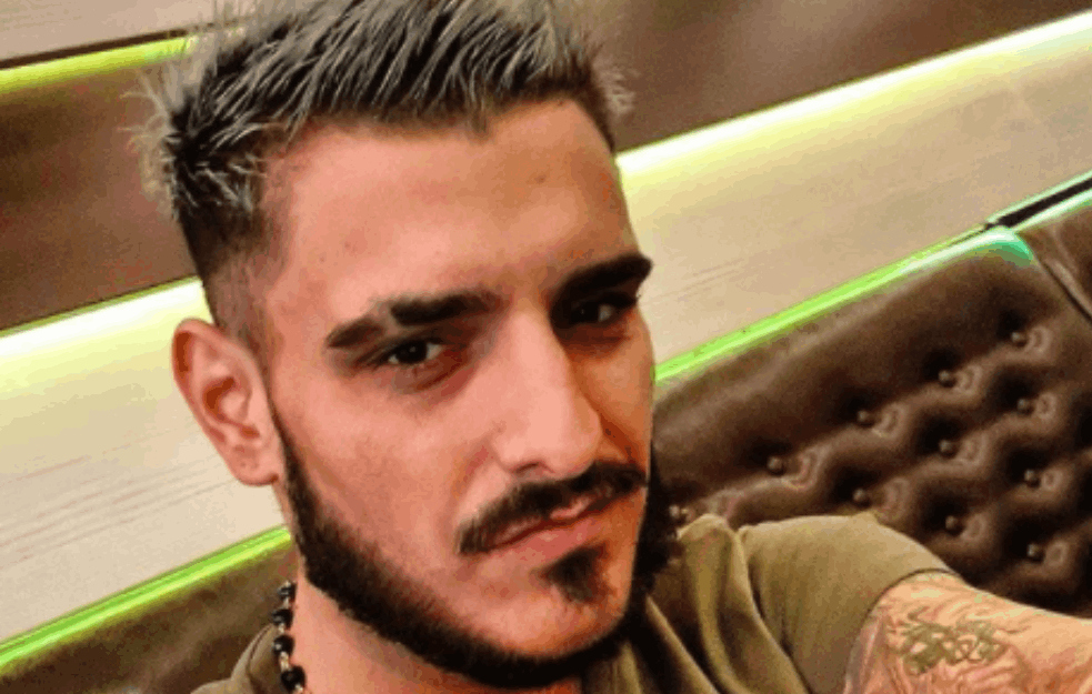 PEVAČ 'NA UDARU' FANOVA, VIŠE MU  NE VERUJU: Darko Lazić zakačio snimak iz kola, svi se pitaju 'Kakav je to <span style='color:red;'><b>BELI PRAH</b></span>?' (FOTO)